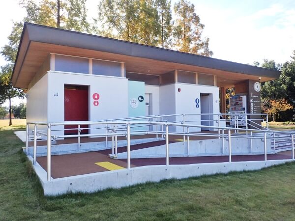 富山県空港スポーツ緑地インクルーシブひろばトイレ新築等工事